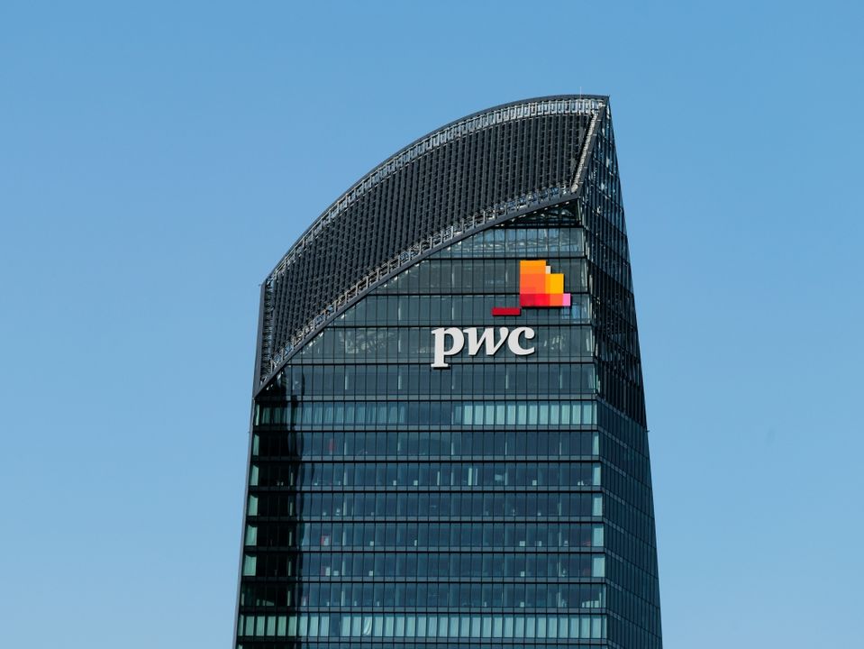 PwC kondigt nieuwe versobering aan van de arbeidsvoorwaarden in de UK