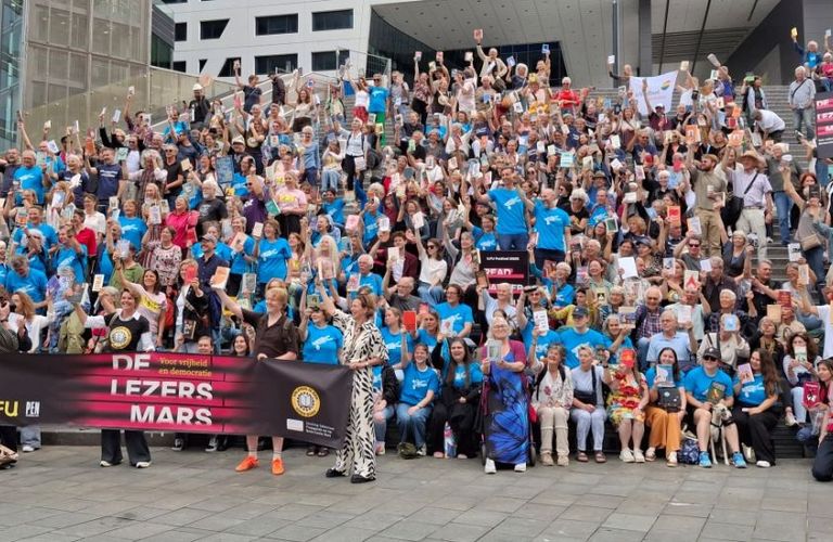Vrijheid is een open boek: de Lezersmars trekt door Utrecht