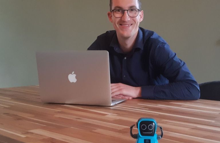 Ontstaan uit een pioniersgeest: Adam, de redactierobot