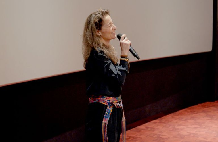 Valentine van der Lande geeft onbekende verhalen een stem in nieuwe podcast