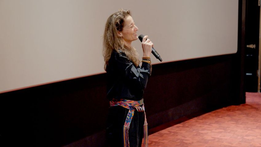 Valentine van der Lande geeft onbekende verhalen een stem in nieuwe podcast