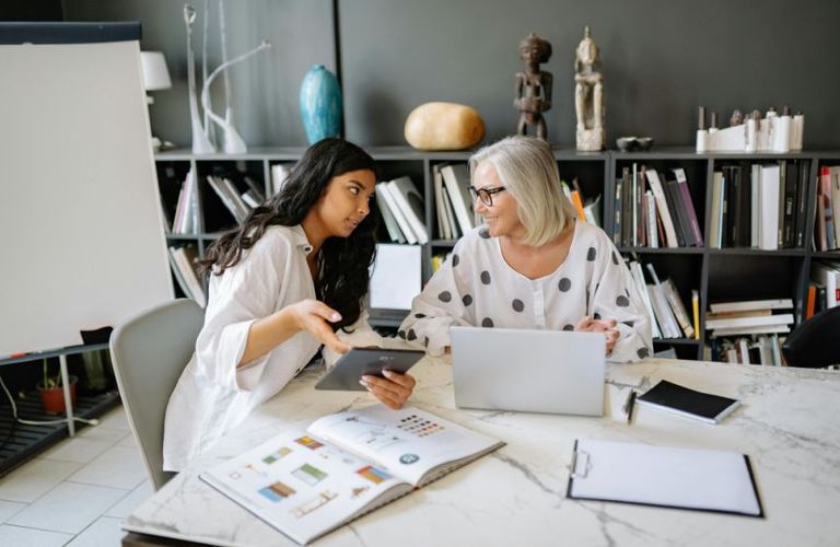 Jong ontmoet oud: de kracht van generatieverschillen op de werkvloer