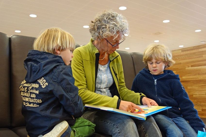 Leescoalitie doet beroep op grootouders