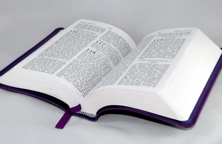 Christelijke media-bedrijven starten Maand van de Bijbel