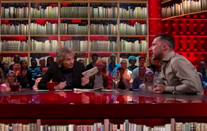 Ozcan Akyol choqueert boekenbranche