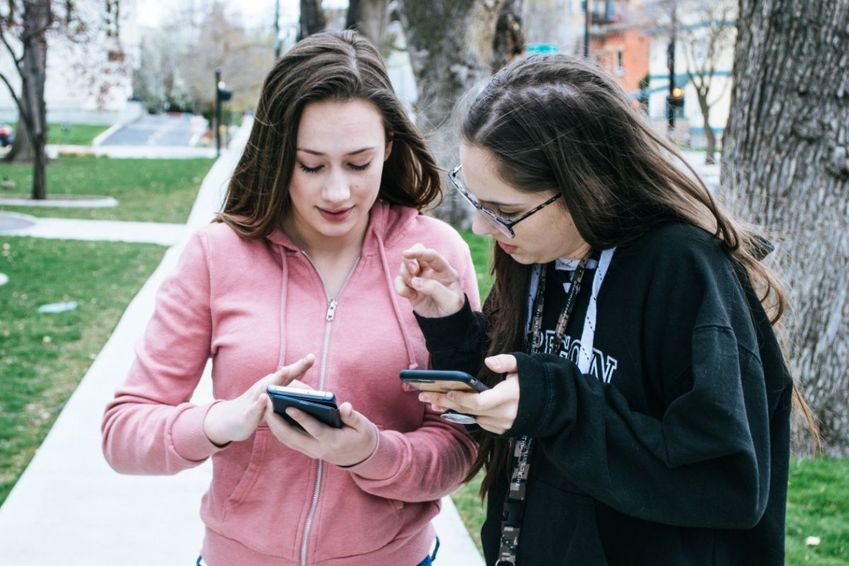 Steeds minder doorverwijzingen naar online nieuwsartikelen door sociale media