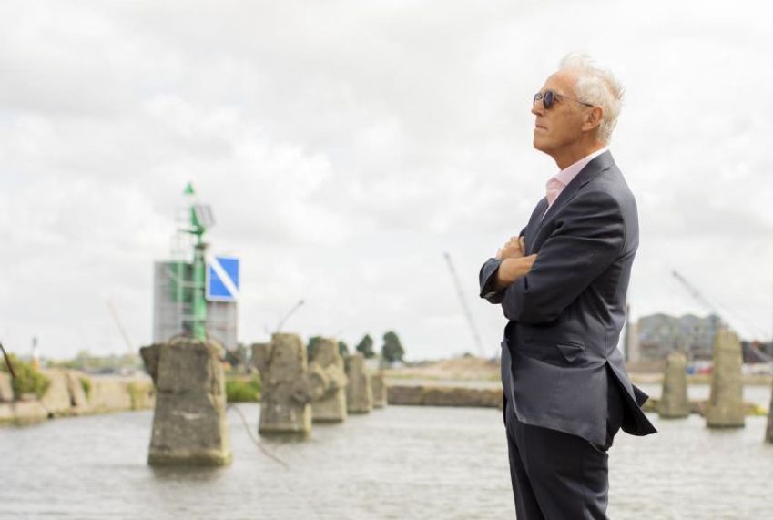 Zomergasten: mediaman en (voormalig) activist Derk Sauer te gast op 7 augustus