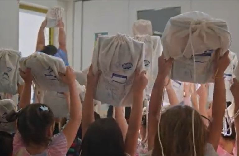 Een ‘Boekiebag’ tegen zomer-leesdip voor 30.000 kinderen