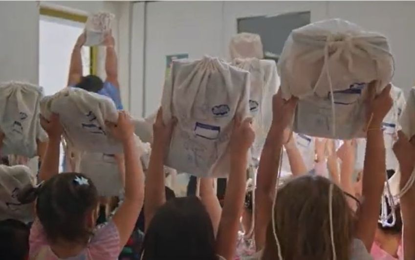 Een ‘Boekiebag’ tegen zomer-leesdip voor 30.000 kinderen