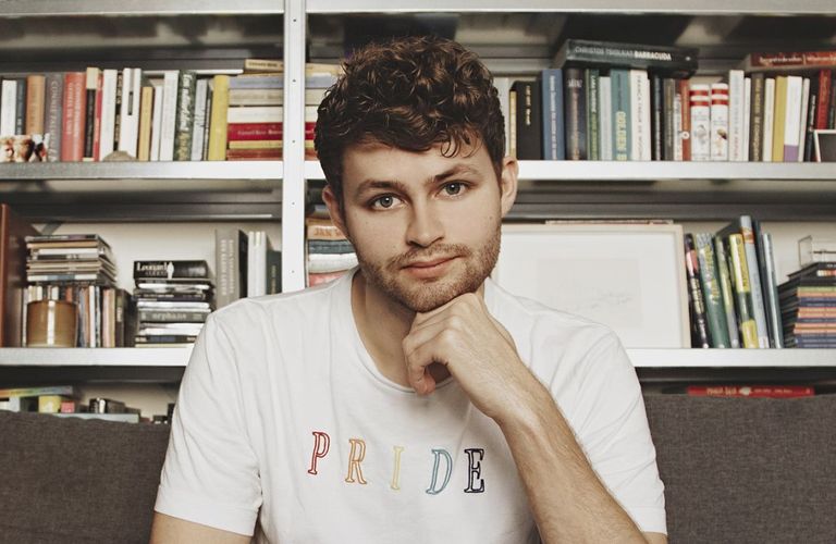 Auteurs en uitgevers steunen schrijver Pim Lammers met paginagrote advertentie