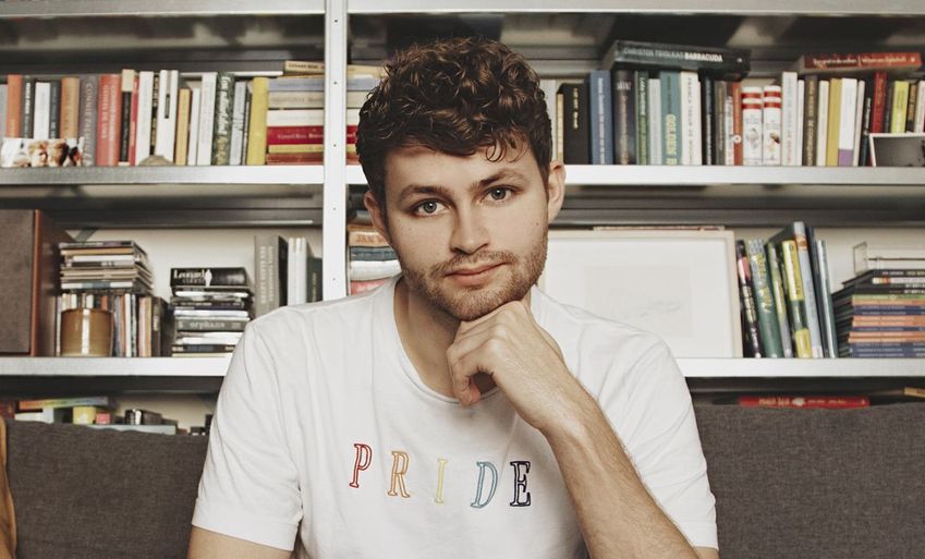 Auteurs en uitgevers steunen schrijver Pim Lammers met paginagrote advertentie