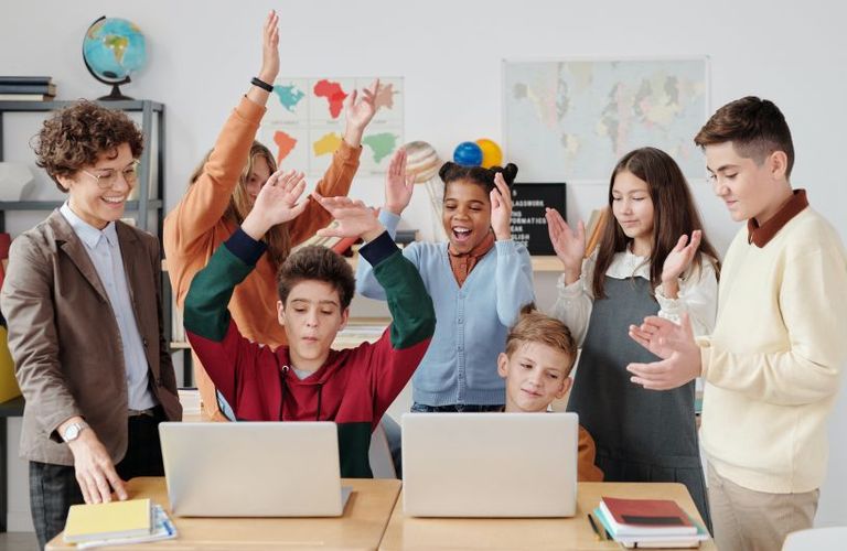 Tientallen scholen zetten samen een eigen educatieve uitgeverij op: Neon