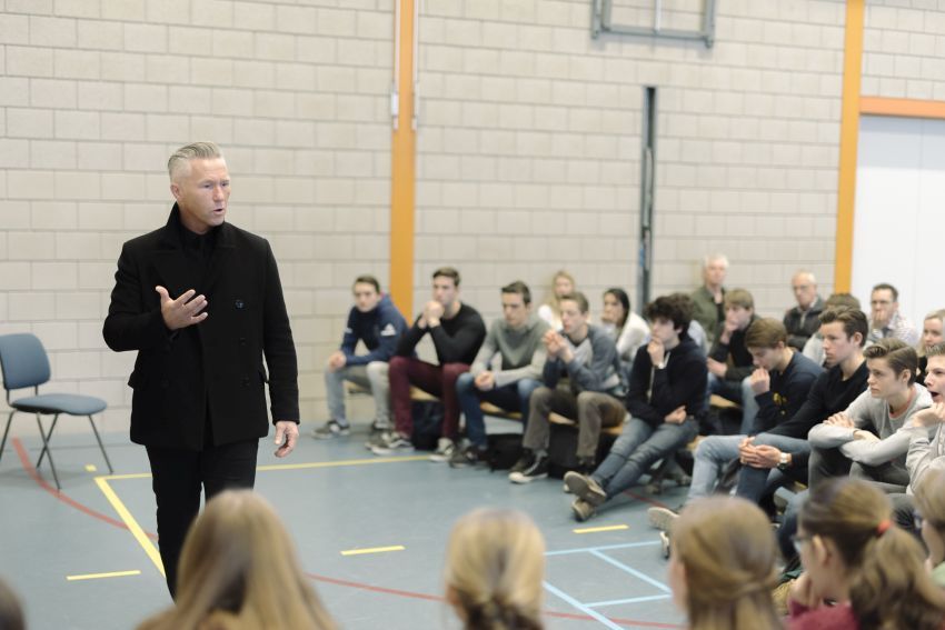 De Schrijverscentrale organiseert 140 schrijversbezoeken tijdens de Boekenweek