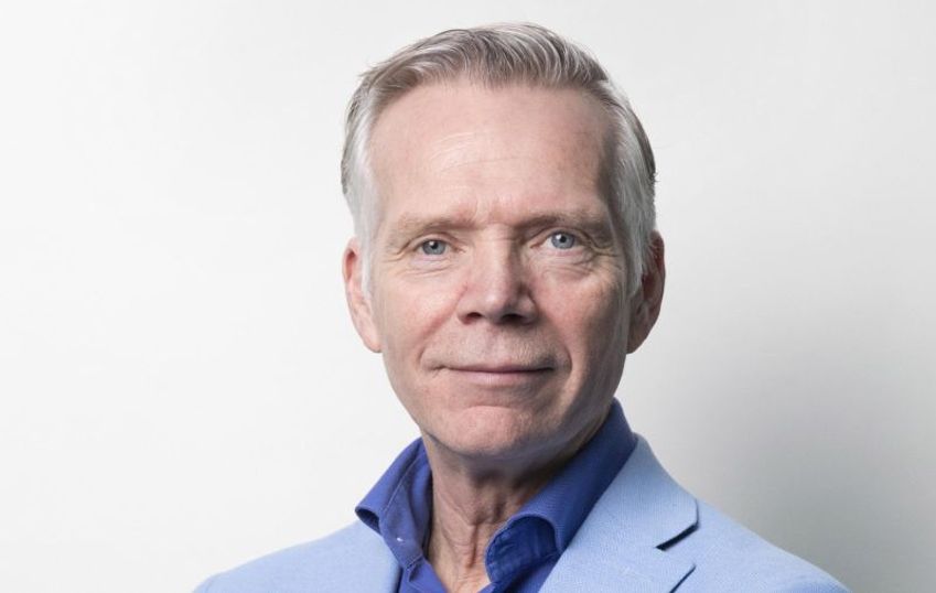 Cees van der Laan stopt als hoofdredacteur van Trouw