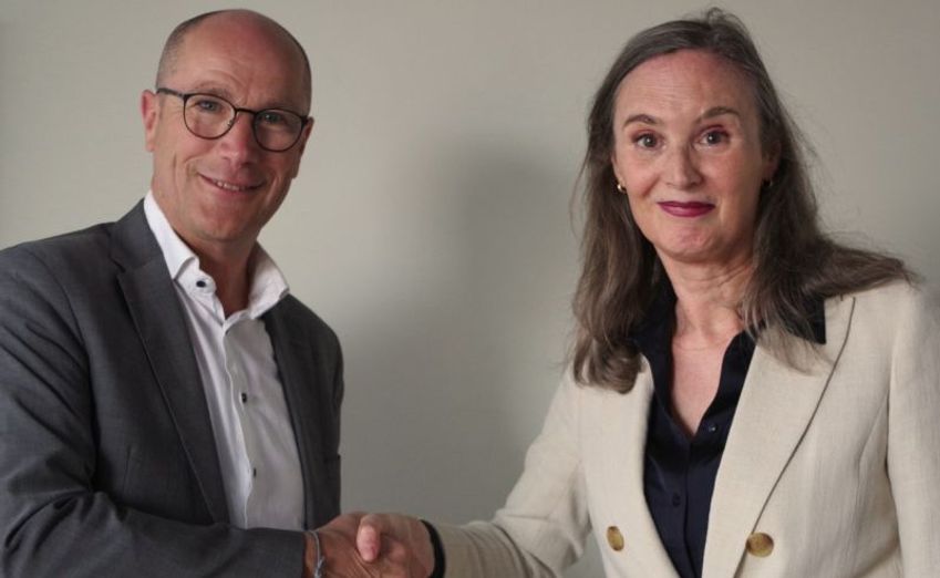 Nieuwe samenwerking bezegeld: Literatour blijft leerlingen inspireren met schrijversbezoek