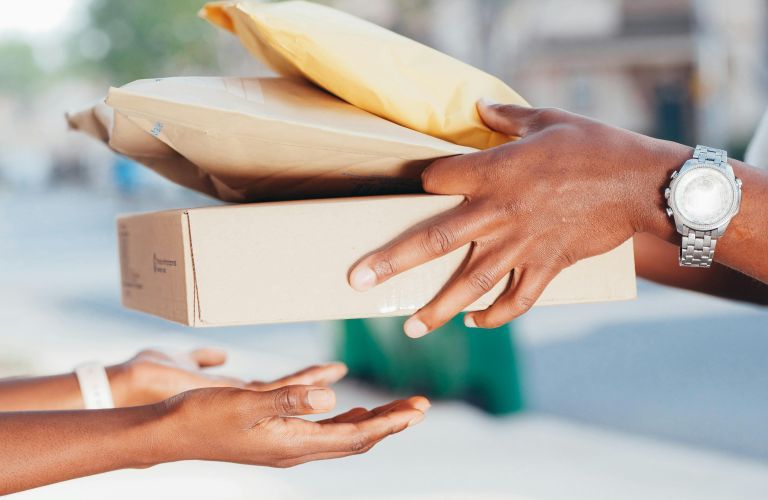 Bol verkoopt postbedrijf Cycloon aan Den Hollander Holding B.V.