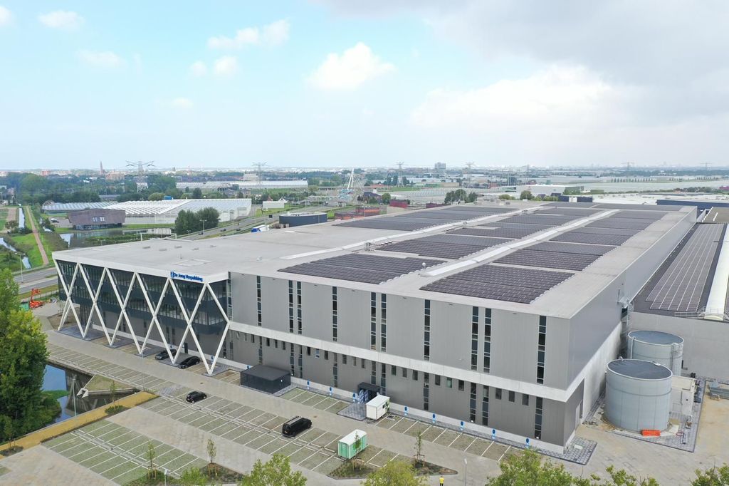 Willy Naessens voltooit meerlaags distributiecentrum voor De Jong Verpakking
