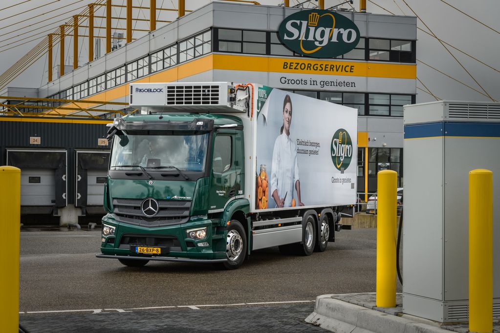 Sligro neemt eerste nieuwe eActros-truck in gebruik