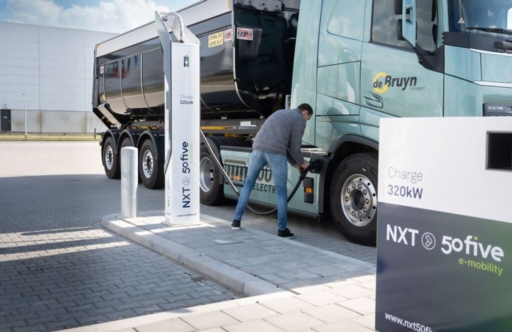 Amsterdam krijgt snellaadpunt voor zwaar elektrisch transport