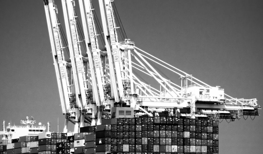 Shanghai blijft China's best presterende containerhaven