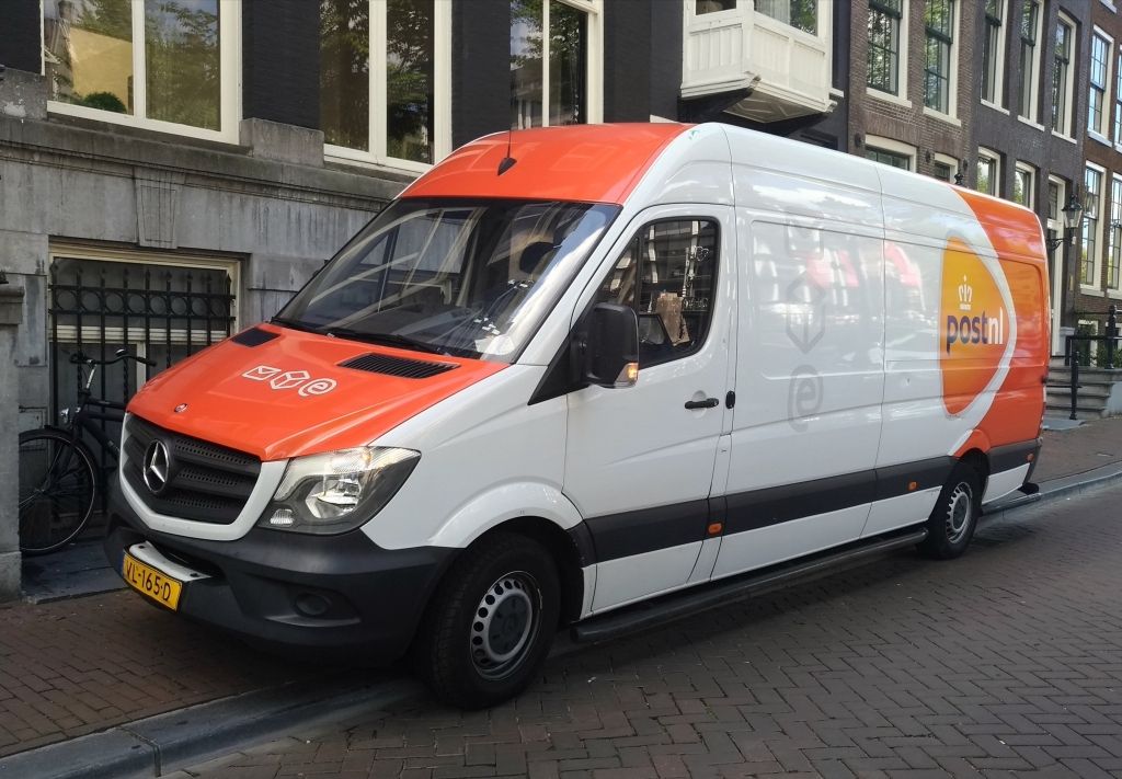 PostNL grijpt in na tegenvallende cijfers