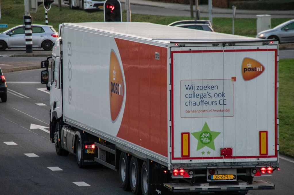 PostNL wilt 1000 extra pakketbezorgers in dienst nemen