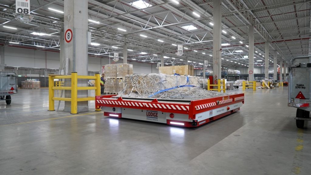 Swissport start langdurige pilot met automatisch geleid voertuig in luchtvrachtcentrum Frankfurt