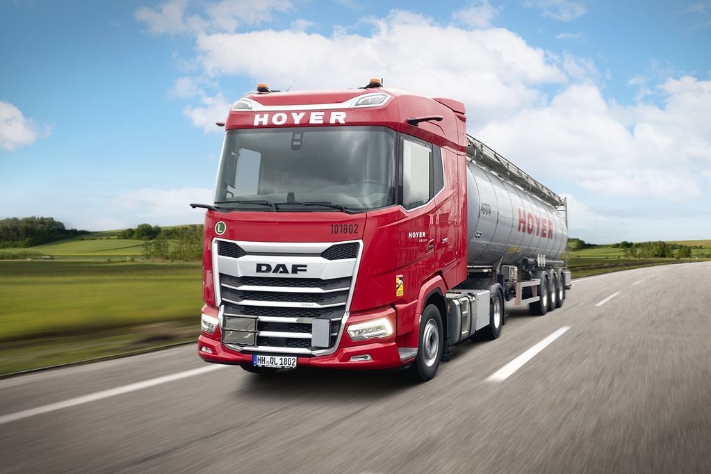 HOYER investeert in 165 nieuwe DAF XG-trekkers