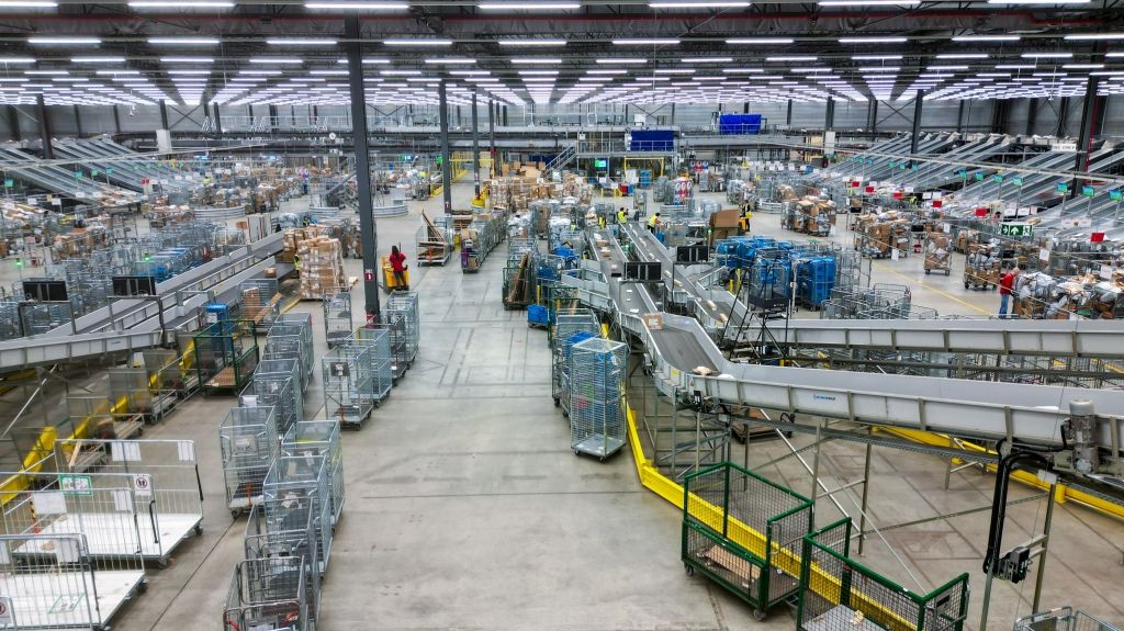 Video: bpost verwerkt in distributiecentrum Antwerpen 20.000 pakketten per uur