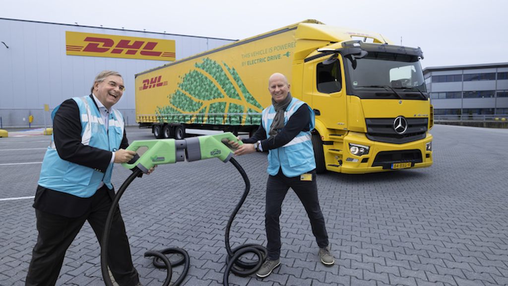 DHL en Van der Wal zetten e-truck in