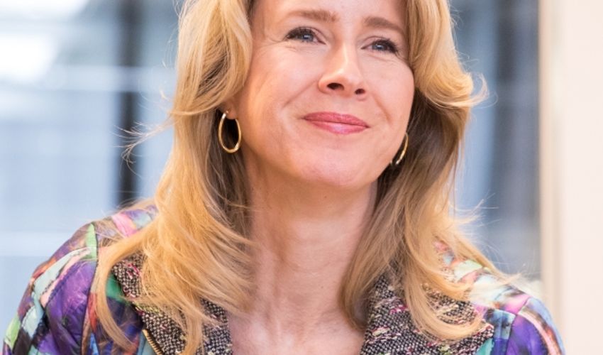 Ex-minister Keijzer terug gevloten door rechter over fusie PostNL en Sandd