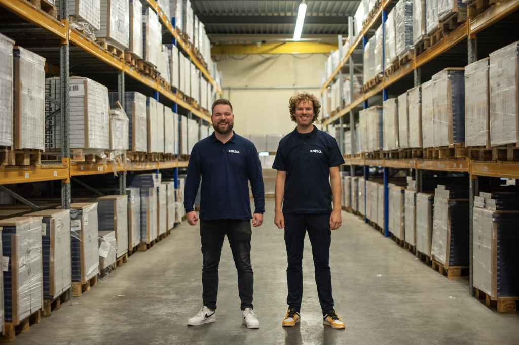 Veams neemt minderheidsbelang in online vloerenwinkel Solza