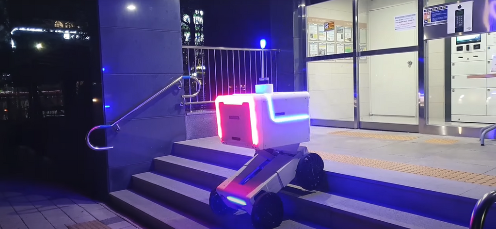 Deze bezorgrobot kan trappen beklimmen 