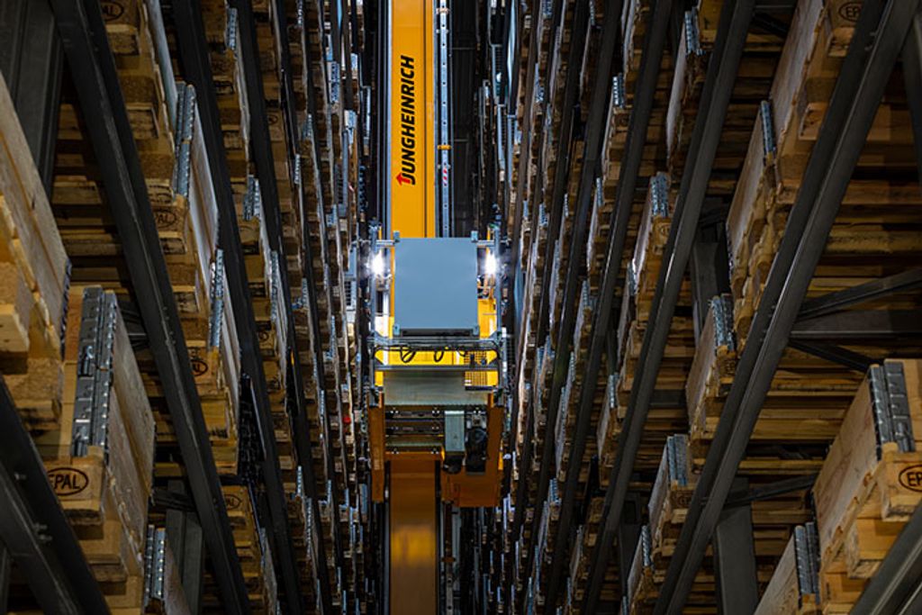 Jungheinrich en Avasco bouwen 36 meter hoog magazijn