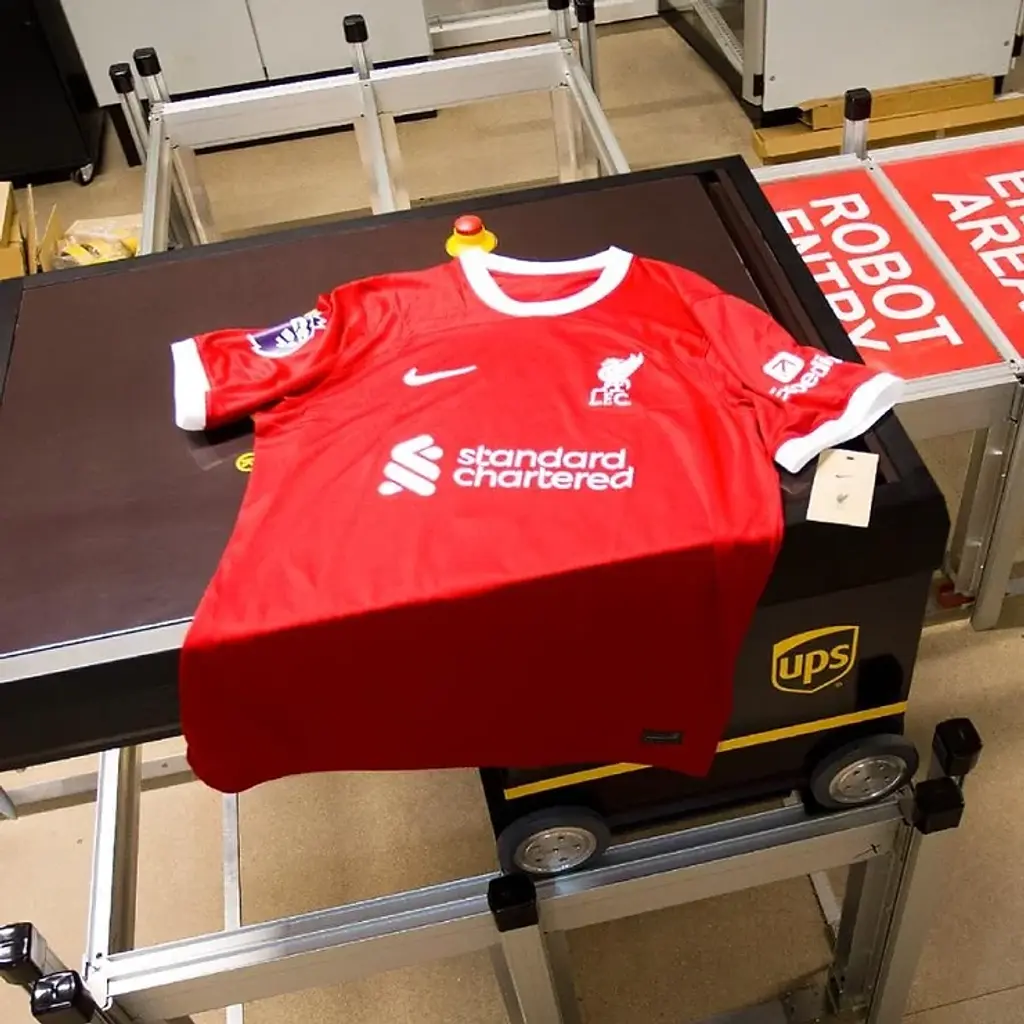 UPS opent distributiecentrum voor merchandise Liverpool FC in Roermond