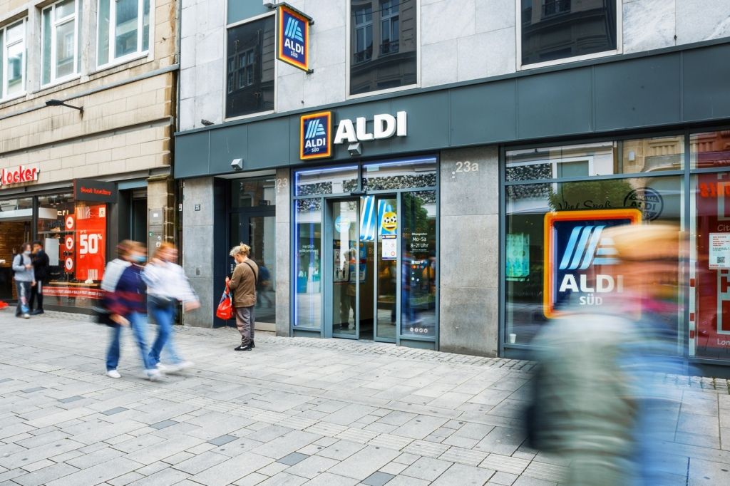 Aldi Süd begint voorzichtig met bezorgen van boodschappen
