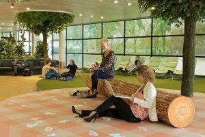 Nieuw airportpark Schiphol. Ontworpen door Maurice Mentjes. Park waar reizigers kunnen uitrusten terwijl ze op hun vlucht wachten. Foto: Persvoorlichting Schiphol