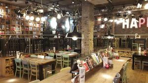 Ook restaurants nemen hun bezoekers mee in een bepaalde sfeer.