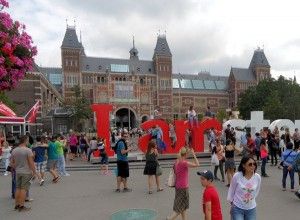 gezellige drukte of vieze chaos voor het Rijksmuseum?