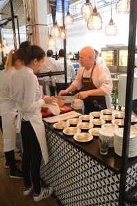 De Mama Kelly Experience op de Horecava is een mooi voorbeeld van de fine dining trend. Alle producten worden volledig in de eigen keuken bereid; tot en met de mayonaise en het brood aan toe.