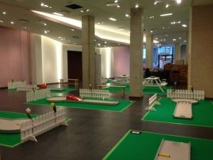 midgetgolf in leegstaand pand