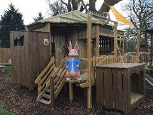 Peter Rabbit Outside His Secret Treehouse (Foto/Lappset Group oy)