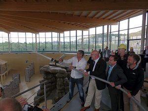 De kraan wordt officieel geopend