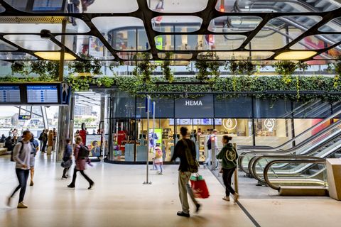 HEMA vernieuwt winkels op stations
