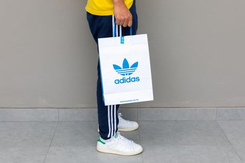 Nike schendt merkrecht Adidas met strepen op sportbroek