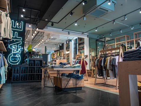 Van twee naar vier winkels voor kledingwinkel Coef Men