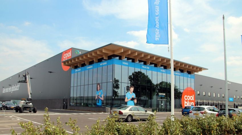 Coolblue maakt magazijn energiepositief met megazonnedak