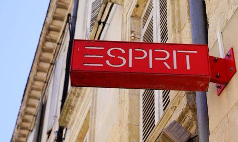 Esprit terug in de rode cijfers