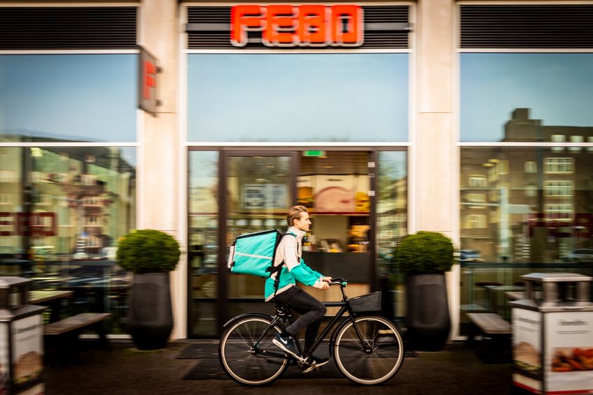 Febo slaat handen ineen met Deliveroo