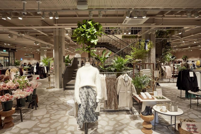 Deze H&M lijkt in niets op de winkels die je gewend bent